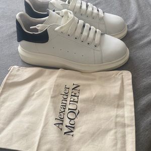 Alexander McQueen worn no box size 44 Europe size with bag